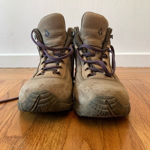 Vasque Talus Mid UltraDry Hiking Boots, size 9.5M